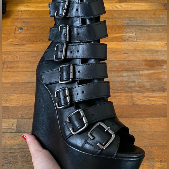 Black Goth multi-buckled open toe wedged shoe - Picture 4 of 8